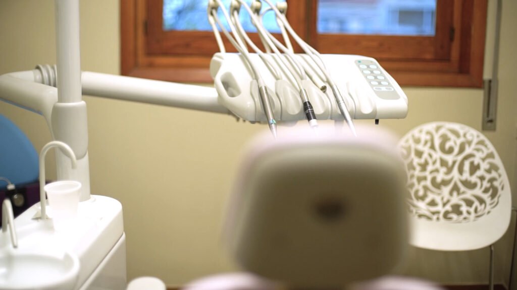 Equipo dental del gabinete del Centro Dental Dra. Bada Pardo