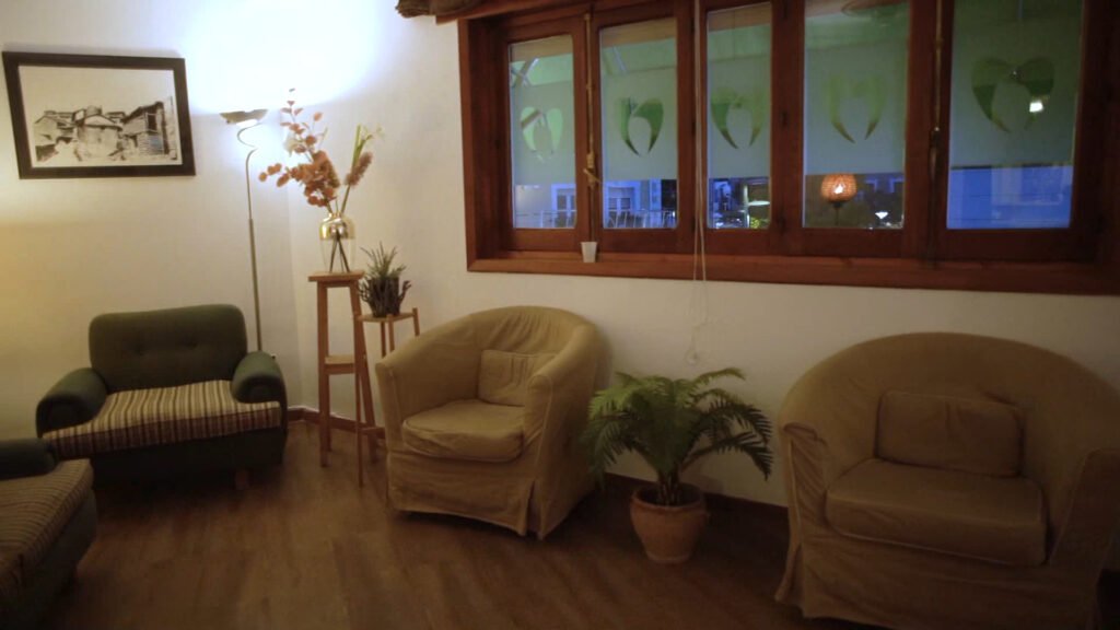 Sala de espera con sillones del Centro Dental Dra. Bada Pardo